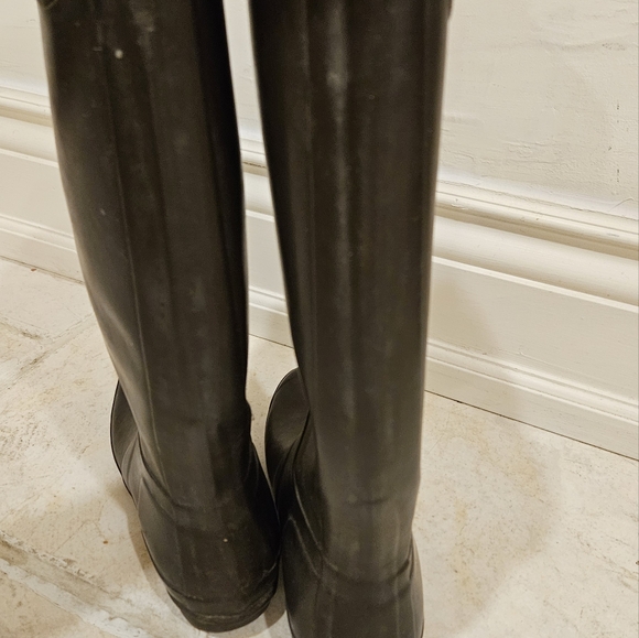 Hunter rain boots with socks - Picture 4 of 6